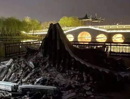 “膠”點事件：紹興迪蕩湖公園一處涼亭突然倒塌！